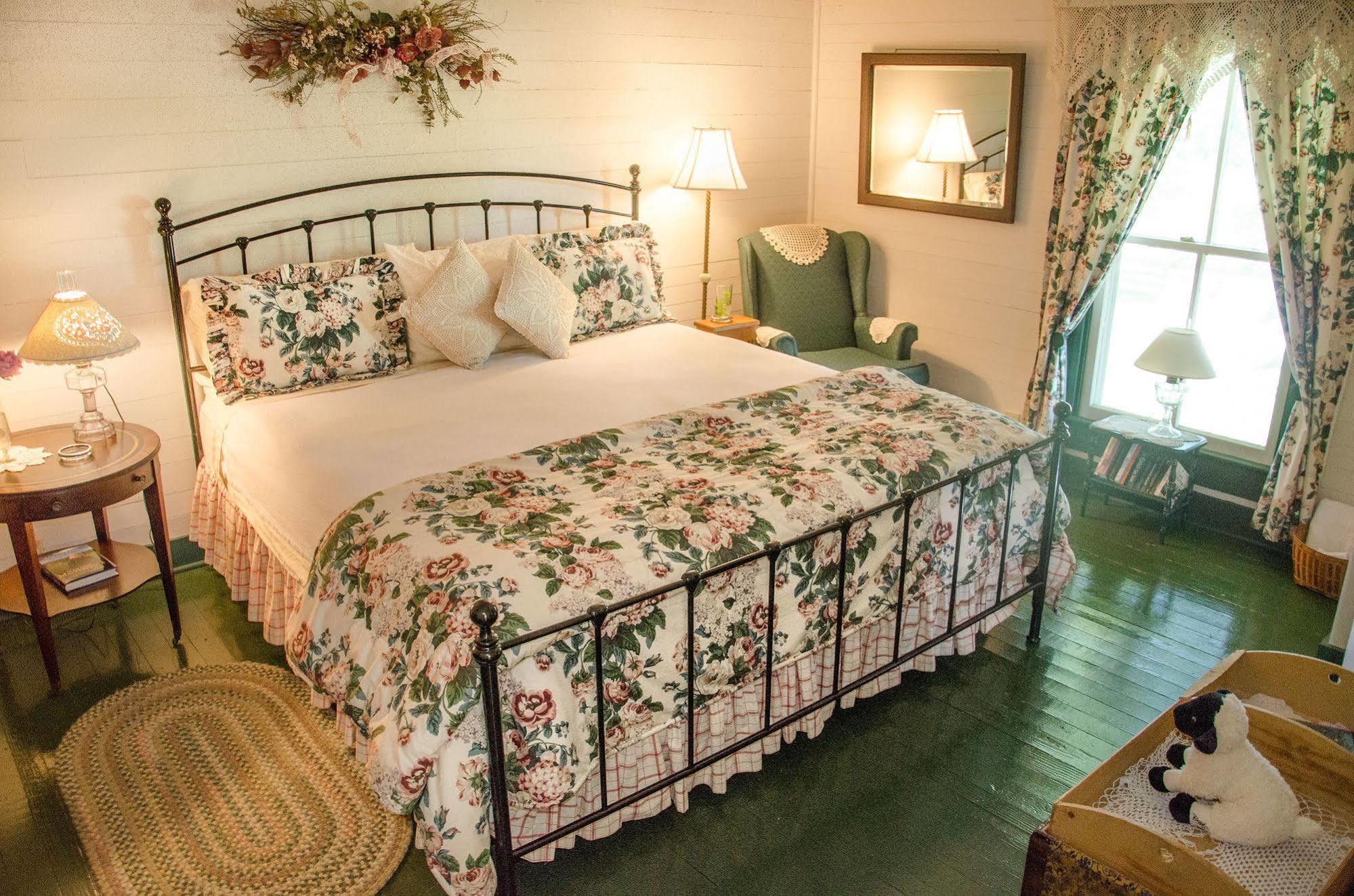 The Bed And Breakfast At Peace Hill Charles City Exterior foto